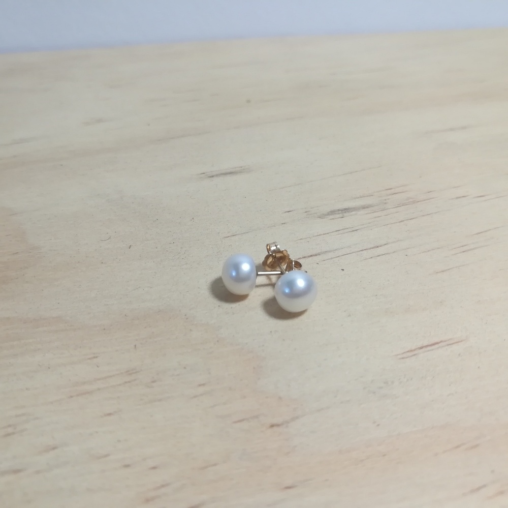 10k pearl stud earrings